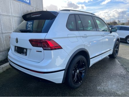 2018 Volkswagen Tiguan R-LINE 4 MOTION AUTOMATIC 2.0 DIESEL //HIGH SPEC//FULL LEATHER HEATED FRONT AND REAR SEATS//360 PARKING CAMERAS//ADAPTIVE CRUISE CONTROL// €27,950 thumbnail