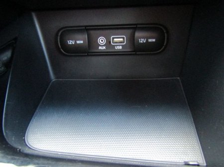 2019 Kia Niro 1.6 GDI 2 104BHP 5DR Auto €17,950 thumbnail