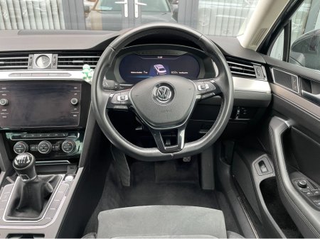 2018 Volkswagen Passat - thumbnail 11