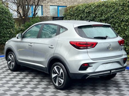 2023 MG ZS 73KWH // LONG RANGE MODEL // VERY LOW MILEAGE // APPLE CARPLAY/ANDROID AUTO €22,900 thumbnail