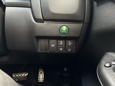 2017 Honda Fit 1.5L Petrol Hybrid Automatic thumbnail