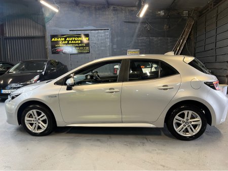 2021 Toyota Celsior HYBRID LUNA H/B AUTO 4DR €24,500 thumbnail