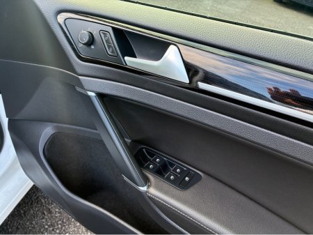 2020 Volkswagen Golf ( 202 REG 1.4 TSI LEATHER LEATHER SEATS VIRTUAL CLOCKS  SAT NAV  LEATHER  SEATS - VIRTUAL CLOCKS -REVERSE CAMERA - NAVIGATION - CARPLAY - ANDROID AUTO- BLIND SPOT REAR TRAFFIC ASSIST - DISCOVER PRO €22,950 thumbnail