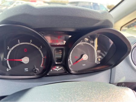 2010 Ford Fiesta - thumbnail 19