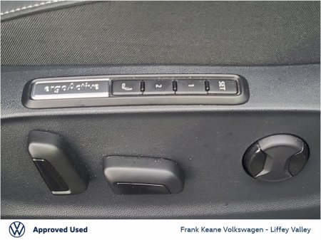 2025 Volkswagen ID.7 TOURER PRO PLUS €47,995 thumbnail