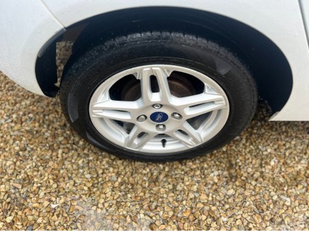 2014 Ford Fiesta ZETEC 1.2 - LOW INSURANCE - LOW TAX €7,995 thumbnail