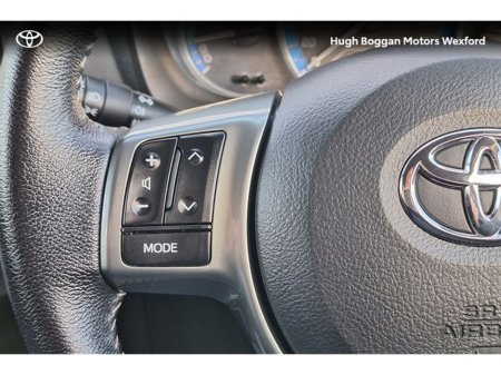 2016 Toyota Yaris HYBRID LUXURY IRISH CAR! €14,995 thumbnail