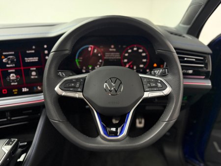 2025 Volkswagen Touareg - thumbnail 17