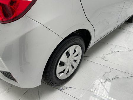 2019 Toyota Yaris - thumbnail 10