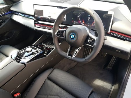 2026 BMW 5 Series - thumbnail 6