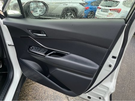 2019 Toyota C-HR GR SPORT AUTOMATIC HYBRID 1.8 PETROL //REVERSE CAMERA//KEYLESS ENTRY//HALF LEATHER SEATS//ADAPTIVE CRUISE CONTROL// thumbnail