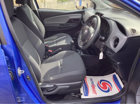 2020 Toyota Yaris - thumbnail 9