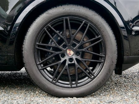 2025 Porsche Cayenne 3.0 E-Hybrid PHEV Auto €118,950 thumbnail