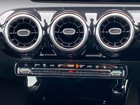 2021 Mercedes-Benz A Class A250E AMG PHEV €26,995 thumbnail