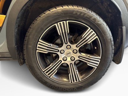 2020 Volvo XC40 - thumbnail 5