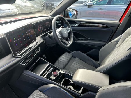 2025 Volkswagen Tiguan - thumbnail 2