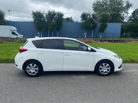 2019 Toyota Auris 1.4 D-4D TERRA 4DR Commerial (Including VAT) €11,950 thumbnail