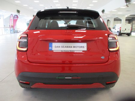 2026 Fiat 600 1.2 100hp Hybrid Auto eDCT 6 €29,495 thumbnail