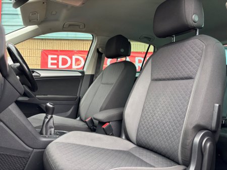 2017 Volkswagen Tiguan - thumbnail 11