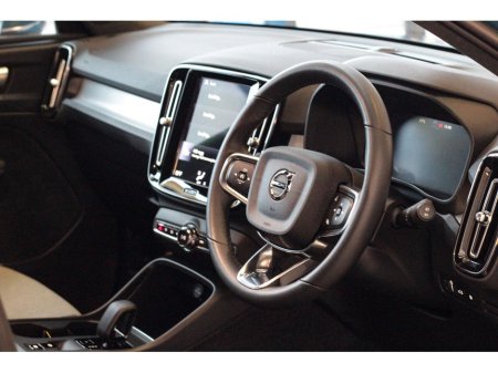 2023 Volvo XC40 RECHARGE T4 CORE 1.5 PHEV €36,899 thumbnail