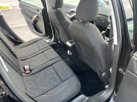 2016 Peugeot 2008 - thumbnail 13