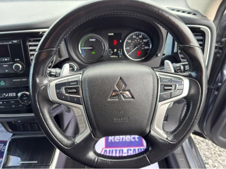 2016 Mitsubishi Outlander - thumbnail 23