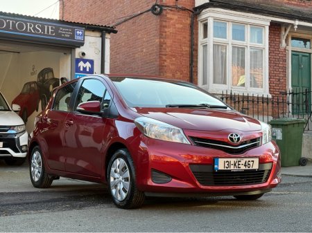 2013 Toyota Yaris - thumbnail 3