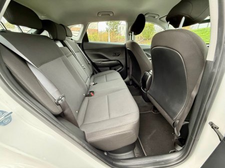 2024 Hyundai Kona 1.6 HYBRID Signature Auto €30,950 thumbnail