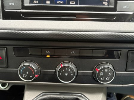 2022 Volkswagen Transporter T6 LWB Trendline 2.0 TDI 110HP €15,950 thumbnail