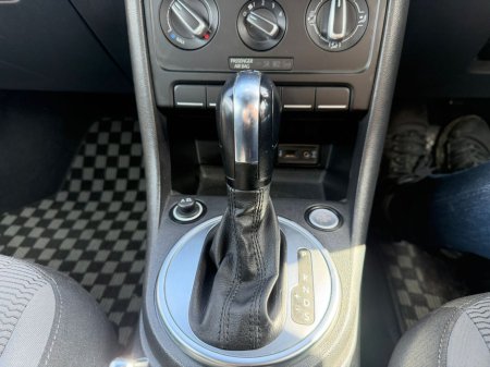 2016 Volkswagen Beetle - thumbnail 10