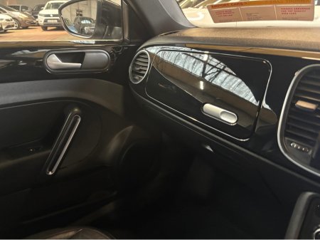 2013 Volkswagen Beetle - thumbnail 8