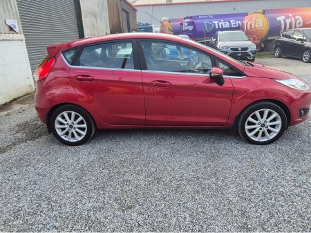 2016 Ford Fiesta - thumbnail 9