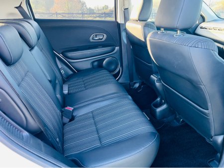 2016 Honda Vezel DAA-RU3 €16,950 thumbnail