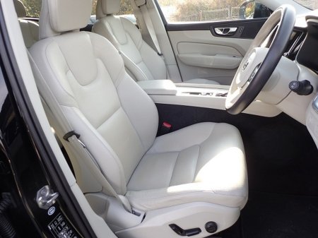 2018 Volvo XC60 - thumbnail 5