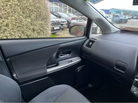 2019 Toyota Prius+ - thumbnail 17