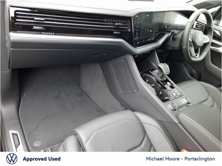 2025 Volkswagen Touareg 3.0TDI 231HP R LINE 4M DSG €65,950