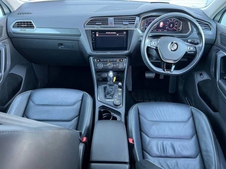 2020 Volkswagen Tiguan HIGHLINE 4MOTION 2.0 TDI // OPENING PAN ROOF // DIAMOND CUT ALLOYS // LEATHER HEATED SEATS €32,950 thumbnail
