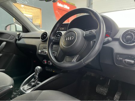 2016 Audi A1 2016 AUDI A1 TFSI 1.0 AUTOMATIC / CRUISE CONTROL / PARKING AID thumbnail