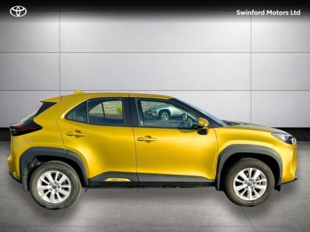 2022 Toyota Yaris Cross CR CROSS LUNA 4DR AUTO €24,500 thumbnail