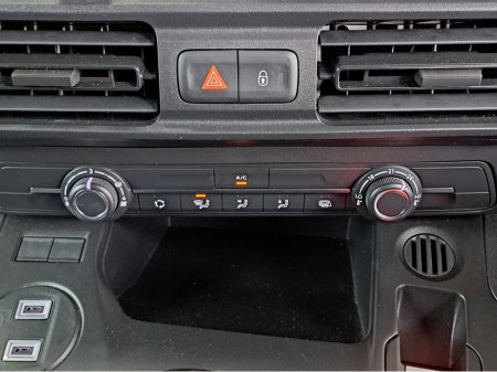 2025 Opel Combo SPORTIVE L1H1 1.5TD 100BHP **REVERSING CAMERA** €19,919 thumbnail