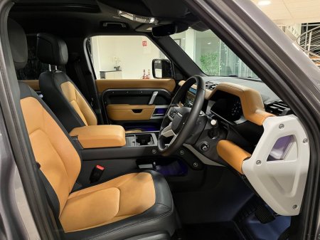 2023 Land Rover Defender - thumbnail 27