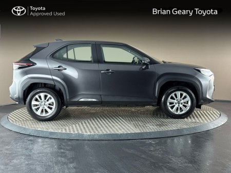 2023 Toyota Yaris Cross HYBRID LUNA €27,950 thumbnail