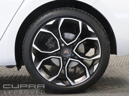 2025 Cupra Leon 1.5eTSI 150hp DSG €35,950 thumbnail