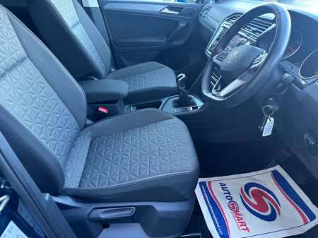 2023 Volkswagen Tiguan 2.0 TDI 122HP Life €34,895 thumbnail