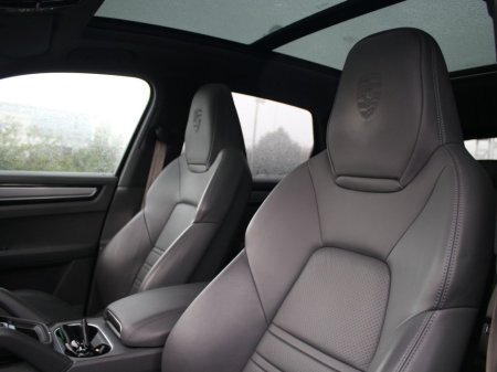 2023 Porsche Cayenne E-Hybrid Platinum Edition €77,000 thumbnail