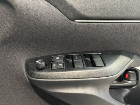 2023 Toyota Yaris Cross LUNA SPORT HYBRID AUTO €29,950 thumbnail