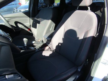 2017 Ford Focus - thumbnail 15