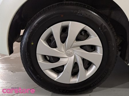 2022 Toyota Yaris - thumbnail 11