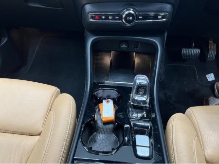 2022 Volvo XC40 €35950! 2022 VOLVO XC40 T5 RECHARGE PLUG-IN HYBRID 1.5 AUTOMATIC / CRUISE CONTROL / ELECTRIC MEMORY & HEATED SEATS / REAR HEATED SEATS / 360° PARKING CAMERA / APPLE CARPLAY / PANORAMIC SUNROOF €35,950 thumbnail