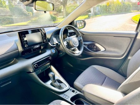 2022 Toyota Yaris - thumbnail 16